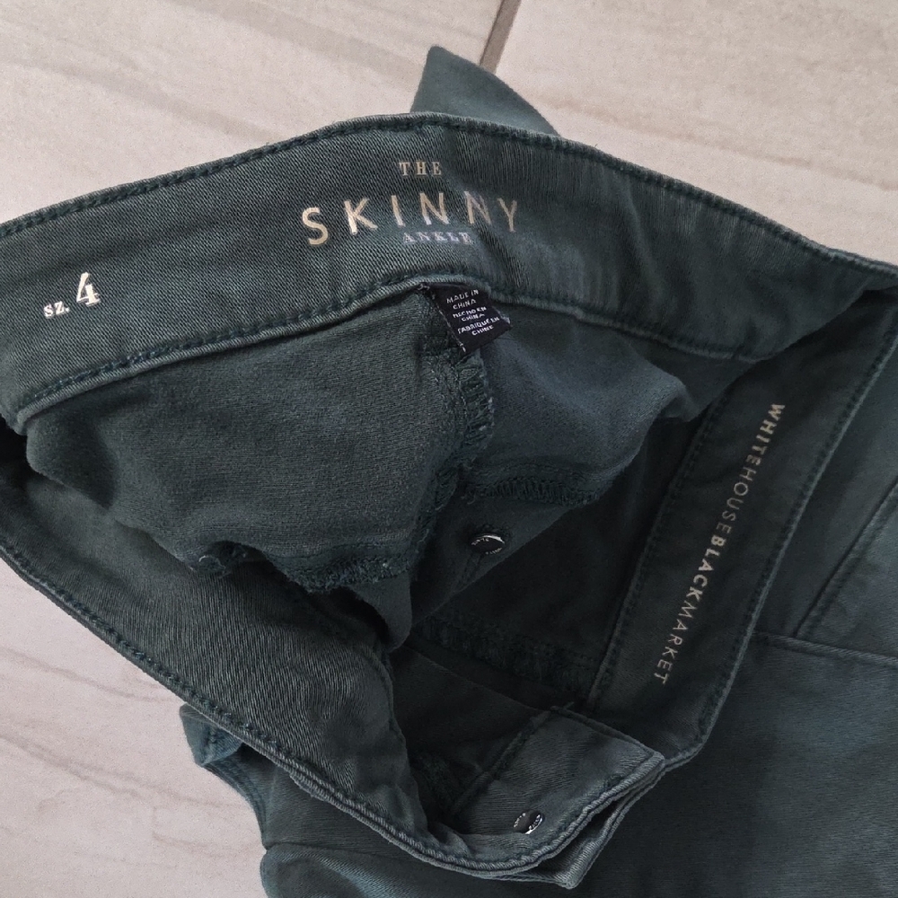 WHBM Dark Green Skinny Pants/Jeans With Velvet Pocket Accents Size 4 - Picture 2 of 5
